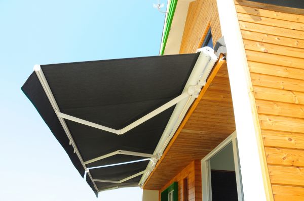 Balcony Shade Installation
