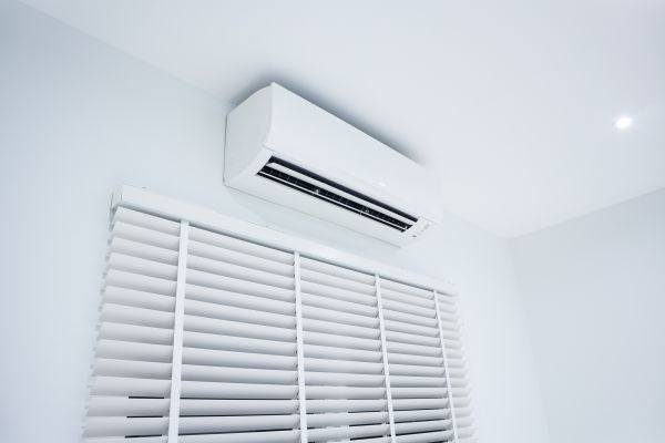 Venetian Blinds Installation