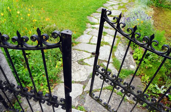 Iron Gate Installation Service